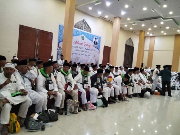 sebanyak_360_calhaj_asal_kota_padangsidimpuan_tiba_di_asrama_haji_medan