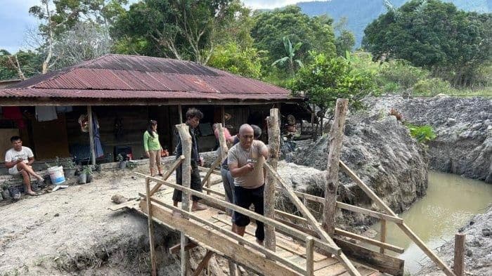 penggalian_tanah_keliling_rumah_picu_penganiayaan_di_samosir_pelaku_diburu_polisi