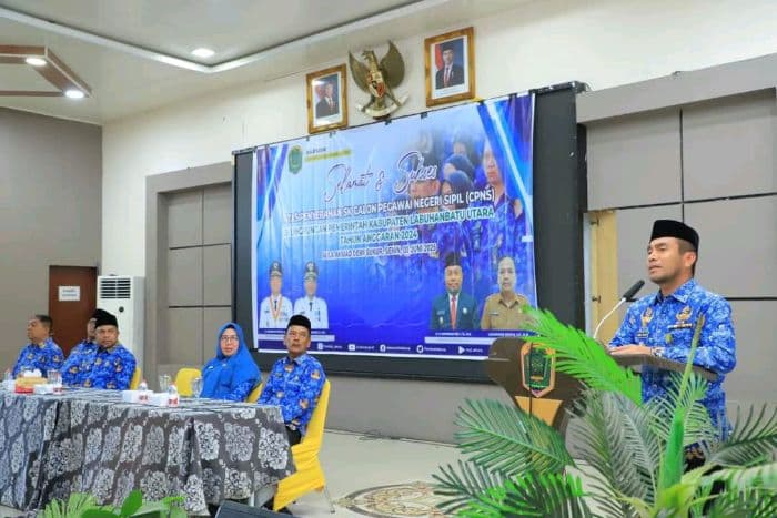 452_cpns_labura_terima_sk_wabup_ingatkan_profesionalisme_dan_dedikasi