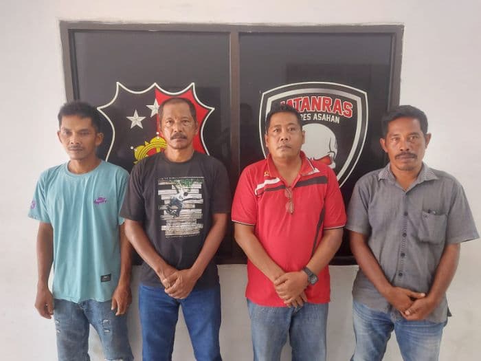 oknum_kades_di_asahan_ditangkap_saat_main_judi_bersama_warga_di_warung
