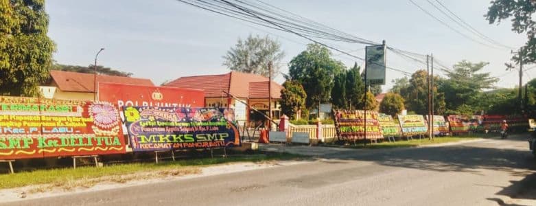 polsek_beringin_dapat_kiriman_papan_bunga_usai_tangkap_pelaku_pemerasan_kepala_sd