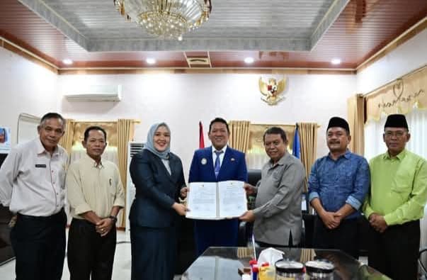 rosidah_lubis_jabat_plt_sekda_sibolga_sertijab_pimpin_5_pejabat_baru