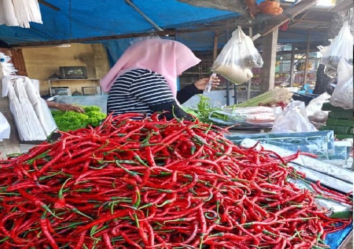 awal_september_harga_cabai_merah_di_langkat_naik_tajam_bawang_merah_turun