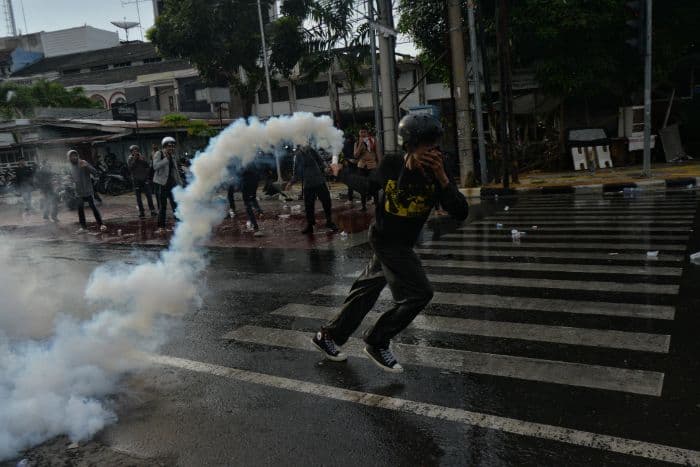 bahaya_gas_air_mata_bagi_paruparu_dokter_spesialis_ungkap_dampak_serius