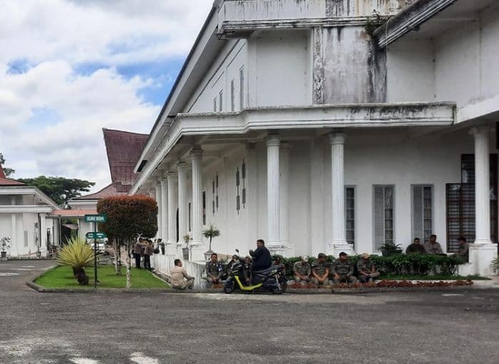dprd_simalungun_gelar_paripurna_kuappas_2025_di_tengah_rencana_demo
