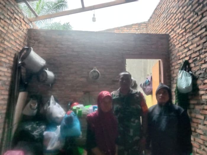 hujan_deras_disertai_angin_kencang_belasan_rumah_di_kecamatan_galang_rusak