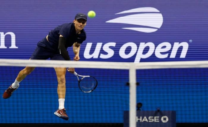 jannik_sinner_di_us_open_2025_mental_baja_rekor_konsistensi_dan_duel_italia