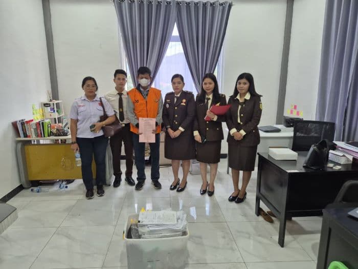 kejari_samosir_tahan_mantan_kades_hariara_pohan_kasus_dugaan_korupsi_dana_desa_20182021