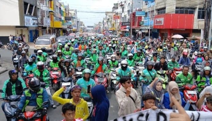 mahasiswa_sesalkan_aksi_anarkis_saat_unjuk_rasa_di_dprd_pematangsiantar_