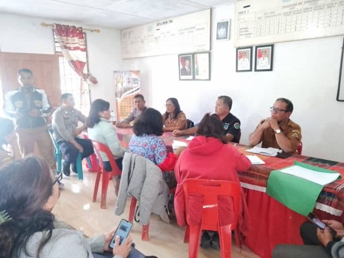 polsek_pangururan_dukung_rembuk_stunting_di_desa_ronggurnihuta_samosir