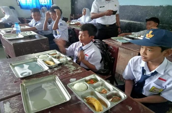 sppg_distribusikan_3392_porsi_makanan_bergizi_gratis_di_kecamatan_beringin