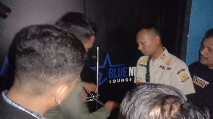 tak_miliki_izin_diskotek_blue_night_di_langkat_disegel_tim_gabungan