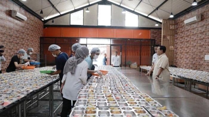prabowo_sidak_dapur_umum_program_makan_bergizi_gratis_di_jakarta_timur