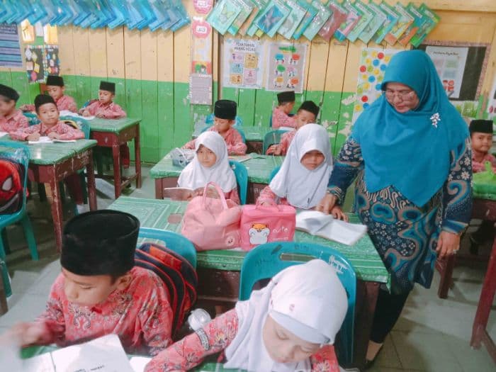 cerita_guru_honorer_di_labuhanbatu_diangkat_pppk_di_usia_54_tahun_