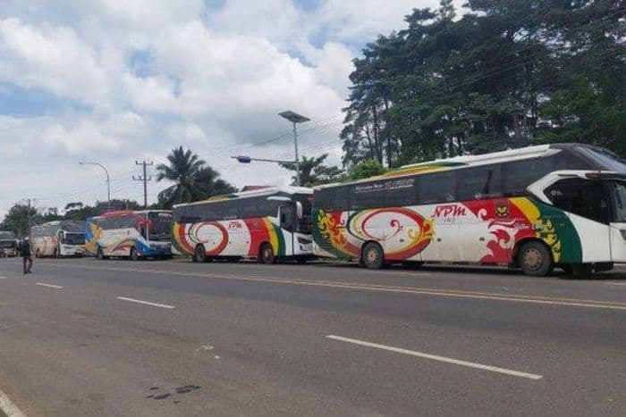 jalan_putus_di_jambi_jalur_alternatif_macet_total