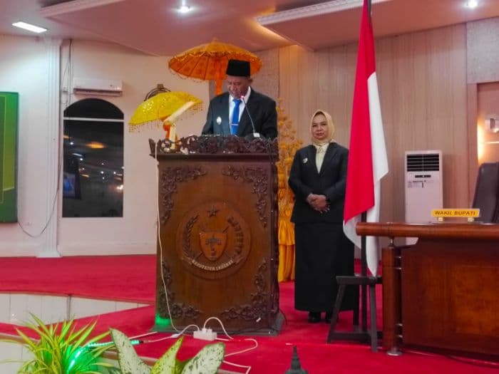 pidato_perdana_di_dprd_syah_afandin_dan_tiorita_ajak_legislatif_kolaborasi_bangun_langkat