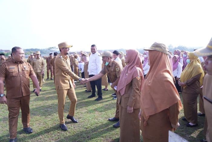 pimpin_apel_perdana_bupati_labusel_pakai_istilah_tak_kenal_maka_tak_sayang