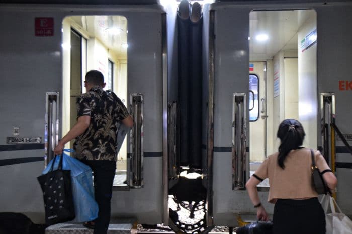 antisipasi_lonjakan_penumpang_arus_balik_lebaran_kai_sumut_tambah_640_tempat_duduk_kelas_bisnis