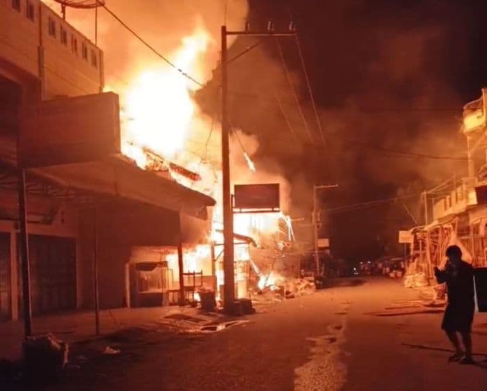 kebakaran_di_simpang_empat_bahorok_langkat_ruko_dan_rumah_terbakar