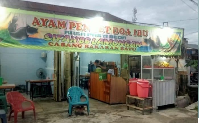 lebaran_tetap_buka_pedagang_ayam_penyet_raup_untung_di_lubuk_pakam