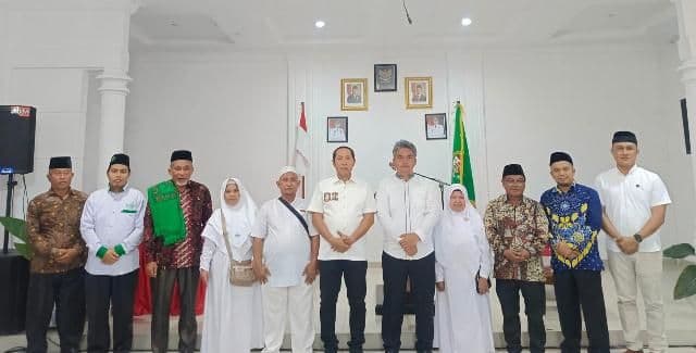 empat_calhaj_taput_2025_diberangkatkan_dari_rumah_dinas_bupati