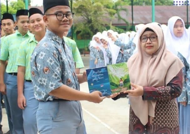siswa_man_asahan_terbitkan_dua_buku_sastra_tentang_perjalanan_remaja