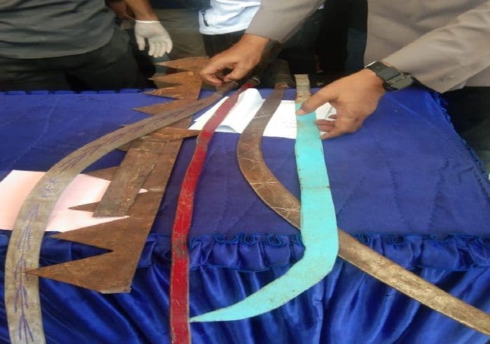 tawuran_antar_remaja_di_medan_deli_satu_tewas_akibat_sabetan_parang_bergerigi