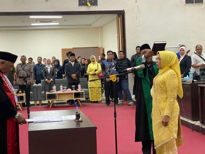 gusuartini_surbakti_dilantik_jadi_ketua_dprd_binjai_cetak_sejarah_baru
