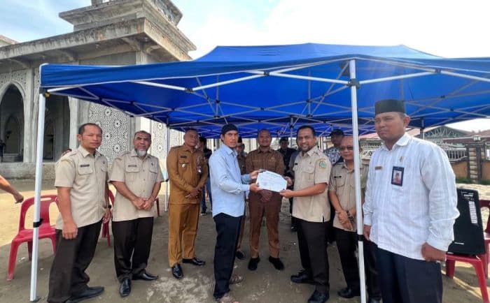wali_kota_tanjungbalai_serahkan_sapi_kurban_bantuan_gubsu_untuk_masjid_muhtadi