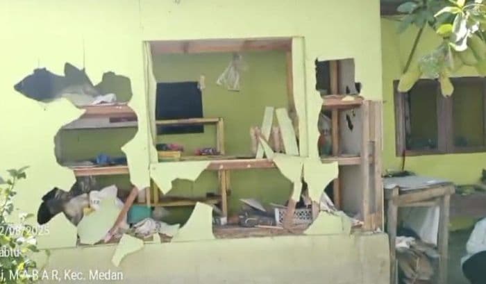 teror_brutal_otk_di_medan_deli_delapan_rumah_dirusak_dan_warga_trauma