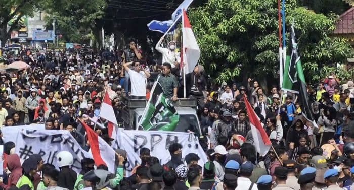 prof_iskandar_demo_mahasiswa_dan_pelajar_wujud_ketidakpuasan_publik