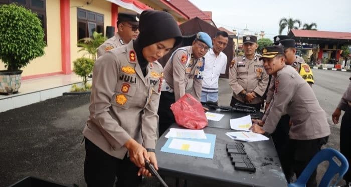 cegah_penyalahgunaan_polresta_deli_serdang_periksa_senjata_api_personel_
