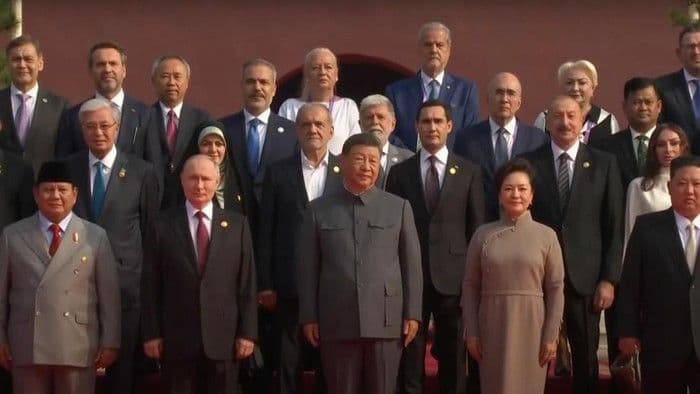 di_samping_putin_prabowo_subianto_saksikan_parade_militer_raksasa_di_tiananmen_square