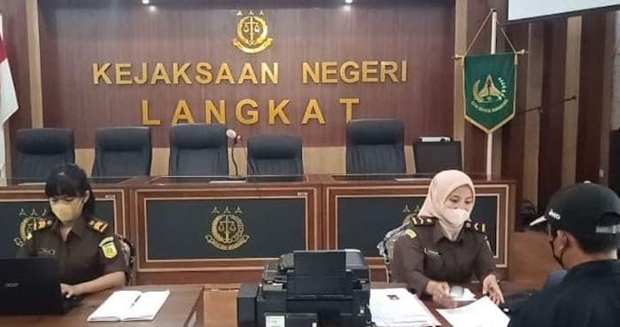 dugaan_korupsi_pengadaan_smartboard_kejari_langkat_periksa_38_orang