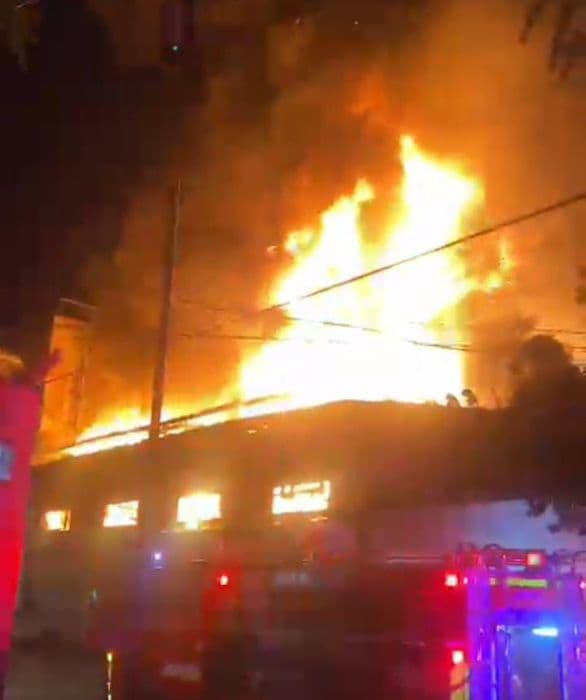 gudang_dekorasi_winwin_di_medan_petisah_terbakar