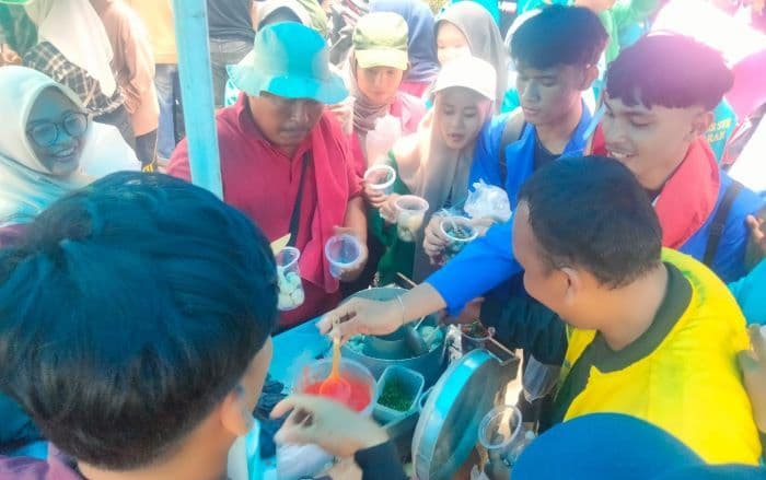 jualan_pedagang_diborong_massa_aksi_bupati_asahan_bersedia_membayar