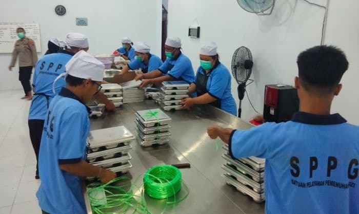 ratusan_pelajar_di_kisaran_tak_masuk_sekolah_sehari_setelah_konsumsi_menu_mbg_keracunan_