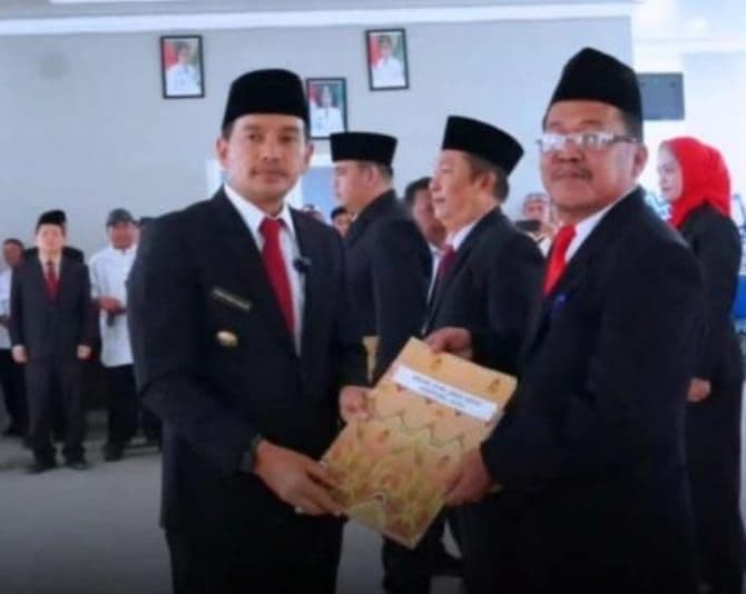 wali_kota_iman_irdian_lantik_11_pejabat_administrator_pemko_tebing_tinggi_ini_daftarnya