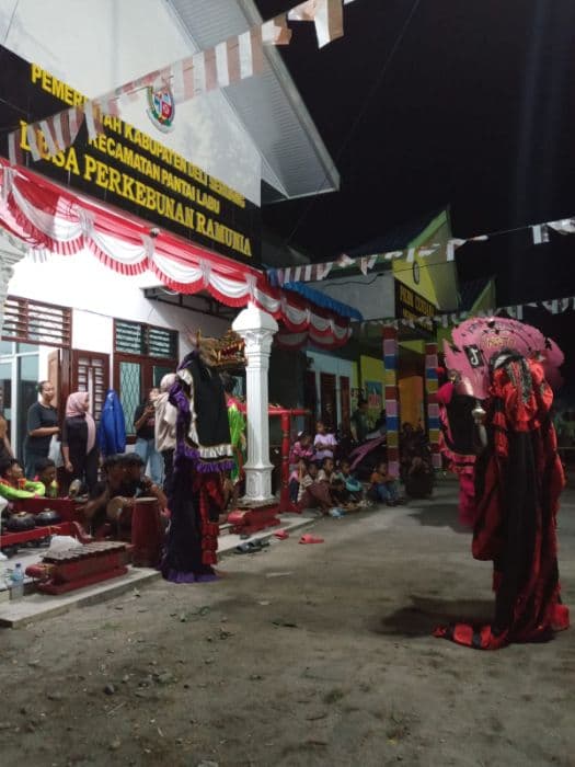 warga_di_pantai_labu_diajak_untuk_melestarikan_dan_menjaga_budaya_jawa