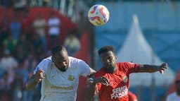 arema_tumbangkan_semen_padang_21_dalbertovaldeci_jadi_penentu_kemenangan