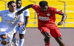 arema_unggul_20_atas_semen_padang_di_babak_pertama_duet_dalbertovaldeci_menggila_di_padang