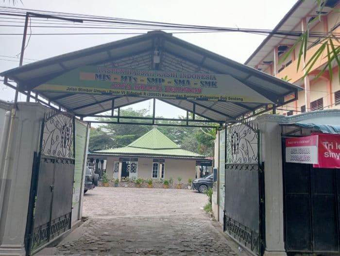 orang_tua_siswa_smp_swasta_jaya_krama_keberatan_dikutip_uang_sampul_raport_rp70_ribu