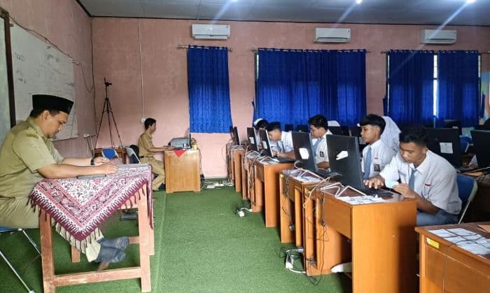 ratusan_siswa_sman_2_batang_ikuti_tka_nasional_2025_ukur_prestasi_dan_kesiapan_ke_ptn