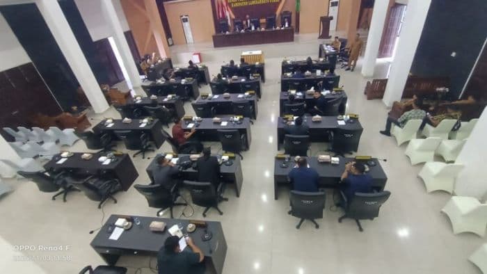 sidang_paripurna_kua_ppas_rapbd_2026_labura_molor_dua_jam