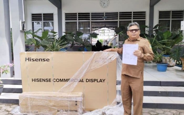 smkn_1_siantar_terima_bantuan_tv_75_inci_dari_presiden