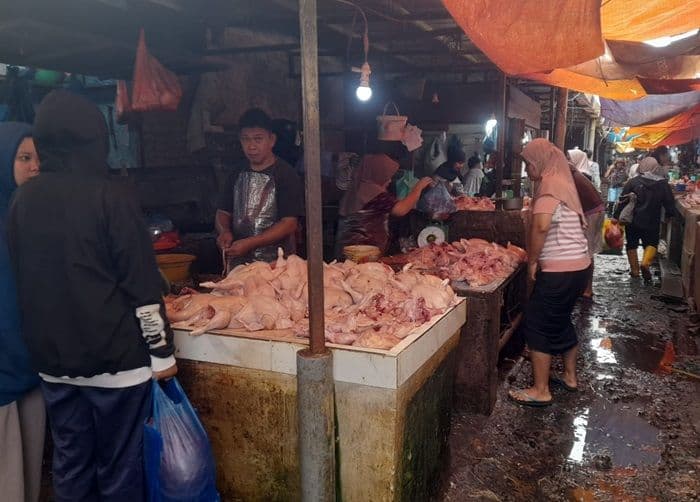 harga_daging_masih_kompak_bertahan_mahal_di_pasar_tradisional_siantar
