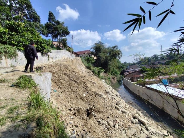 proyek_dinas_pupr_sumut_senilai_rp27_m_terkesan_terlantar_di_siantar