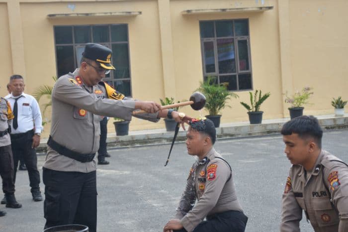 sambut_bintara_remaja_di_polres_labusel_akbp_arfin_fachreza_tekankan_disiplin_dan_dedikasi