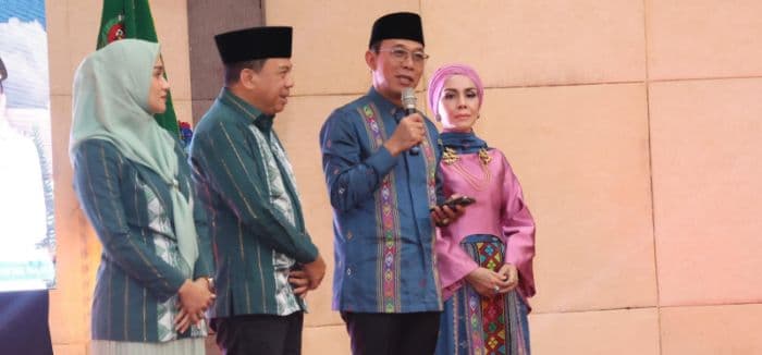 fokus_benahi_tapsel_gus_irawanjafar_syahbuddin_ritonga_infakkan_gaji_dan_tak_pakai_mobil_baru
