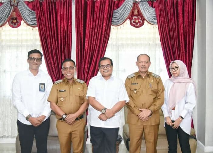 terima_audiensi_auditor_bpkp_bupati_tapteng_masinton_minta_dibantu